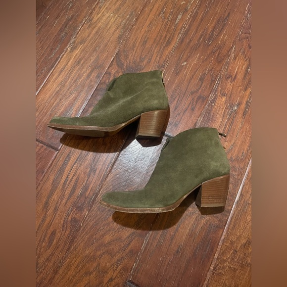 VINCE Havana Front Slit Block Heel Ankle Bootie Rare Sage Color Size 36 - Picture 4 of 16